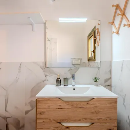 5min Dalla La Cinta - Elegante A * سان تيودورو